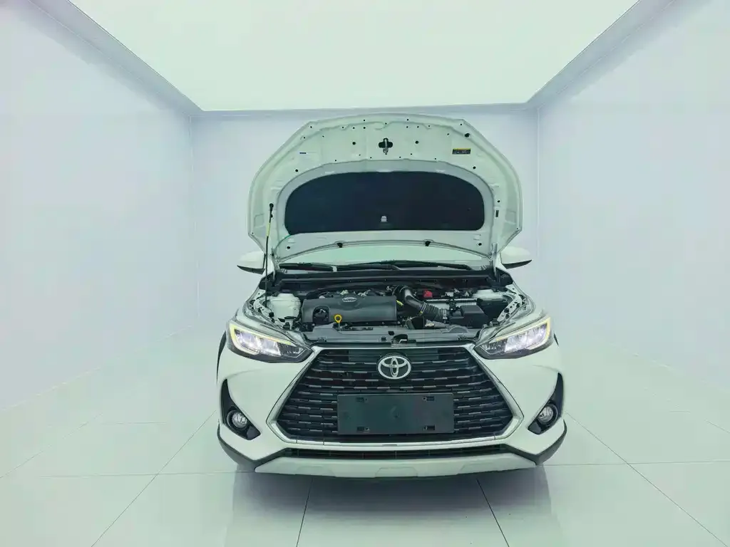 Toyota Yaris L — фото 4