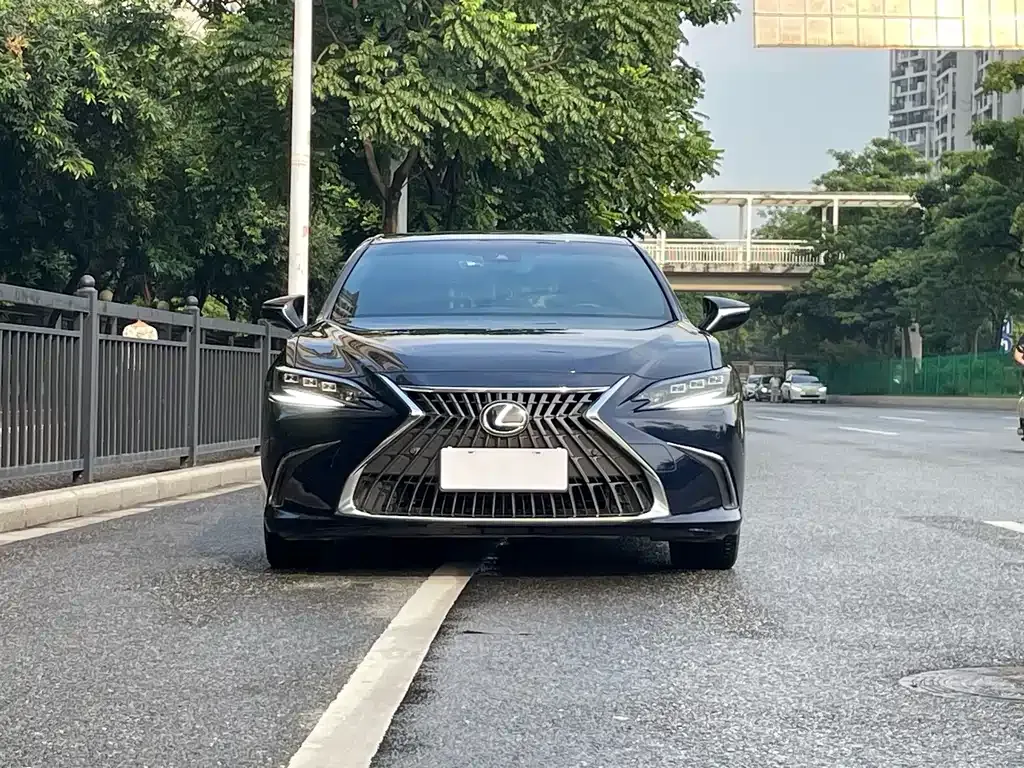 Lexus ES — фото 10
