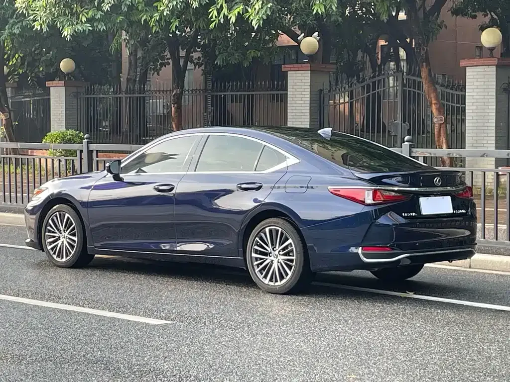 Lexus ES — фото 3