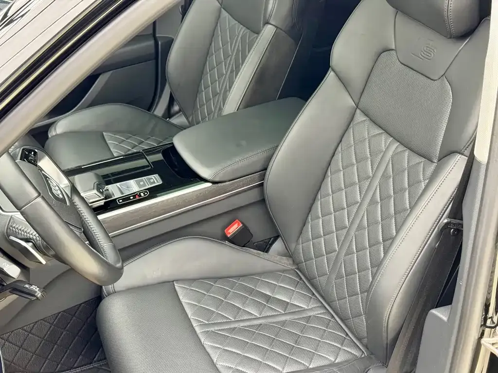 Audi A8 — фото 7