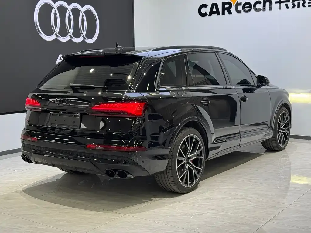 Audi Q7 — фото 10