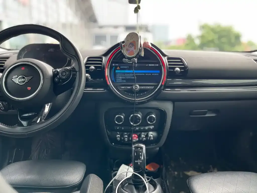 MINI Clubman — фото 3