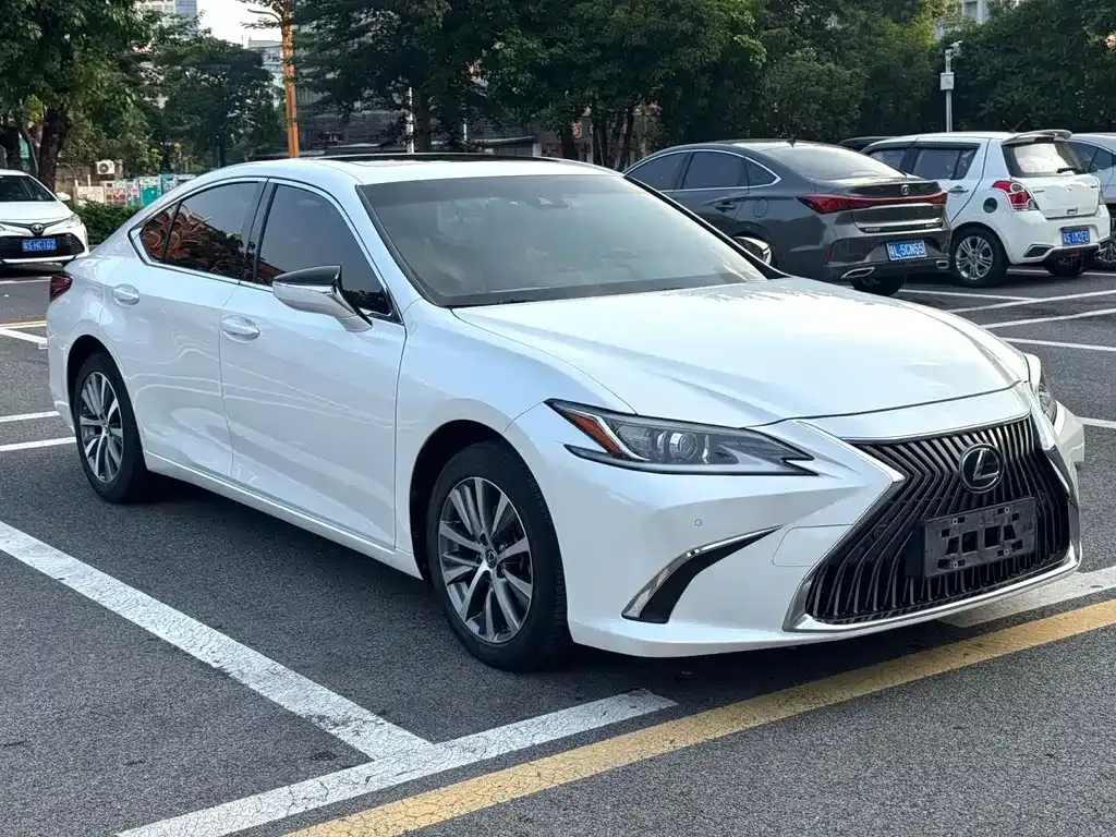 Lexus ES — фото 8