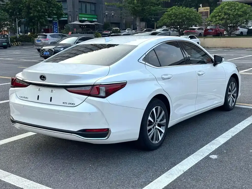Lexus ES — фото 6