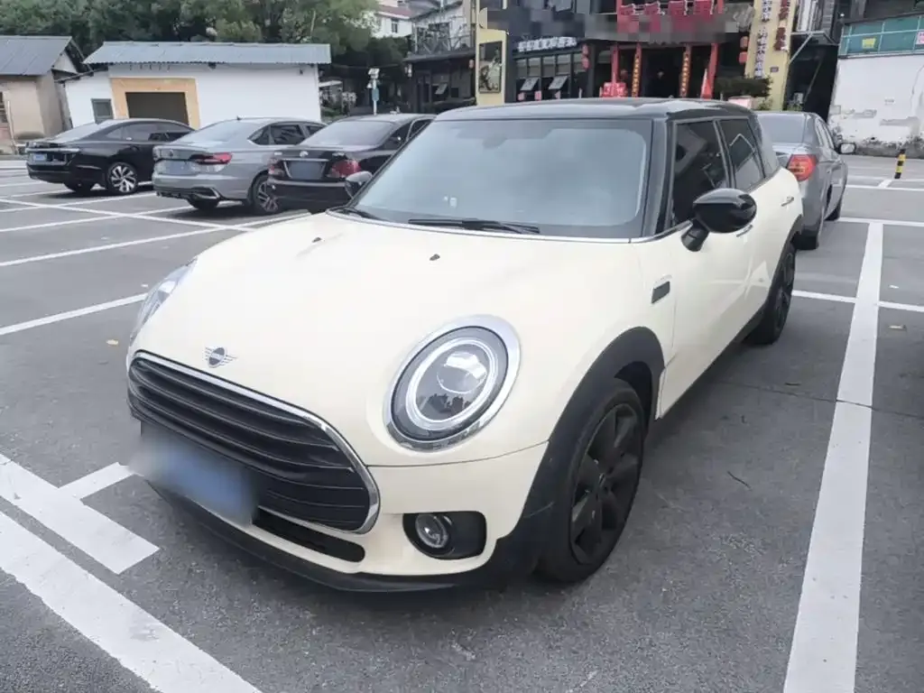 MINI Clubman — фото 1