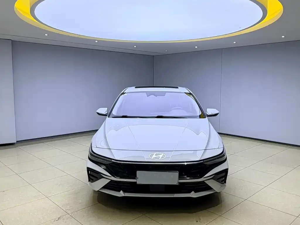 Hyundai Elantra — фото 2