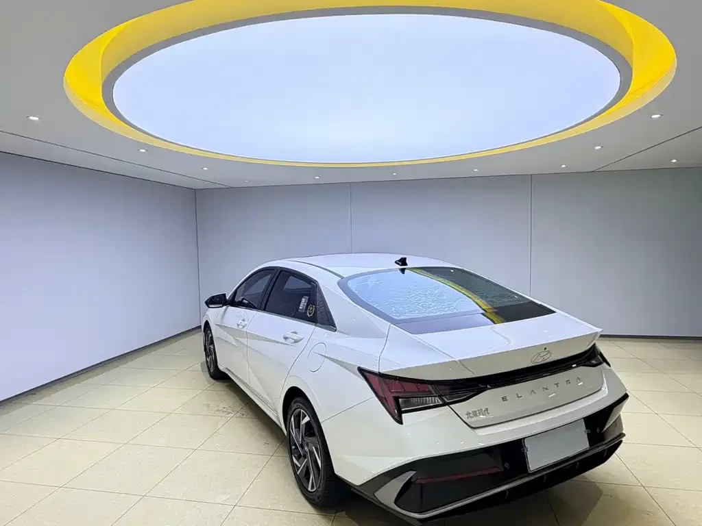 Hyundai Elantra — фото 4