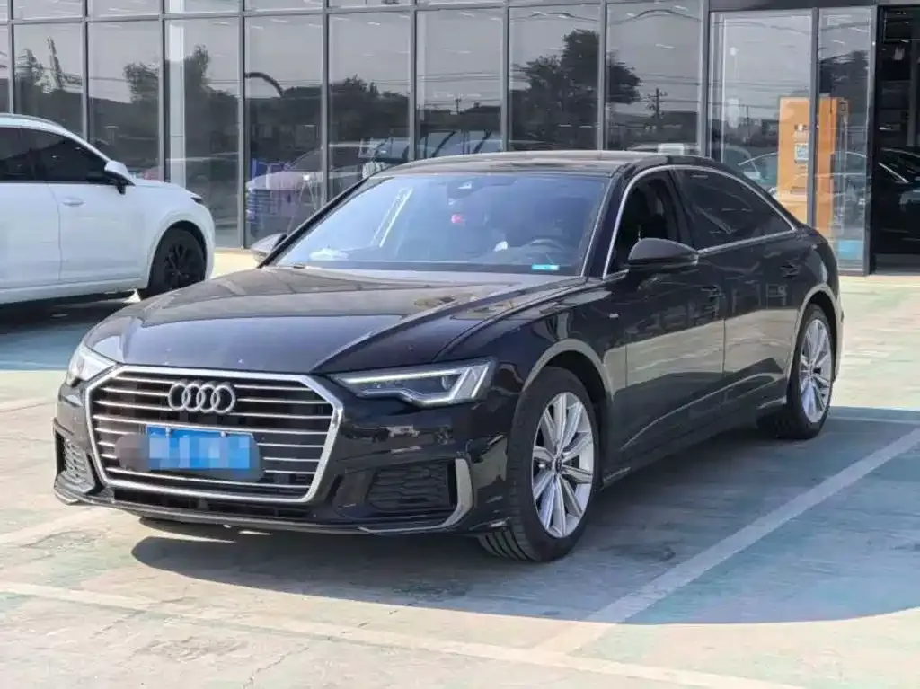 Audi A6L — фото 1