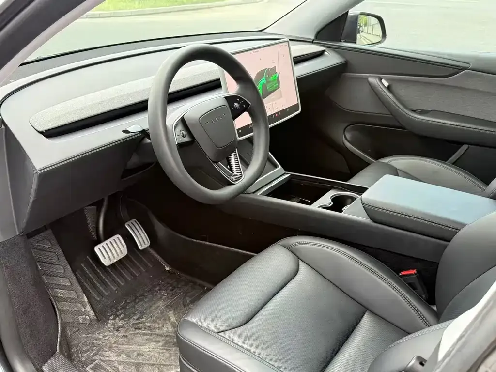 Tesla Model Y — фото 8