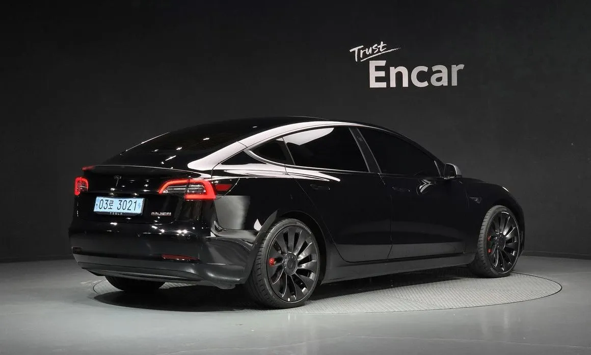 Tesla Model 3 — фото 2