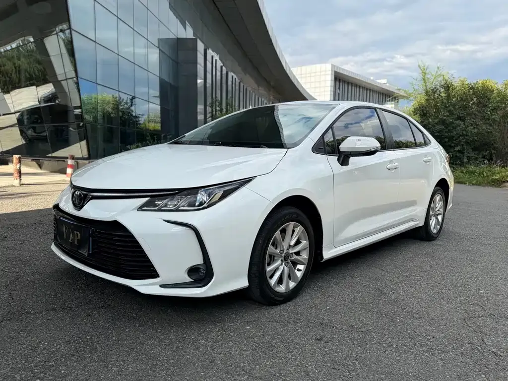 Toyota Corolla — фото 1