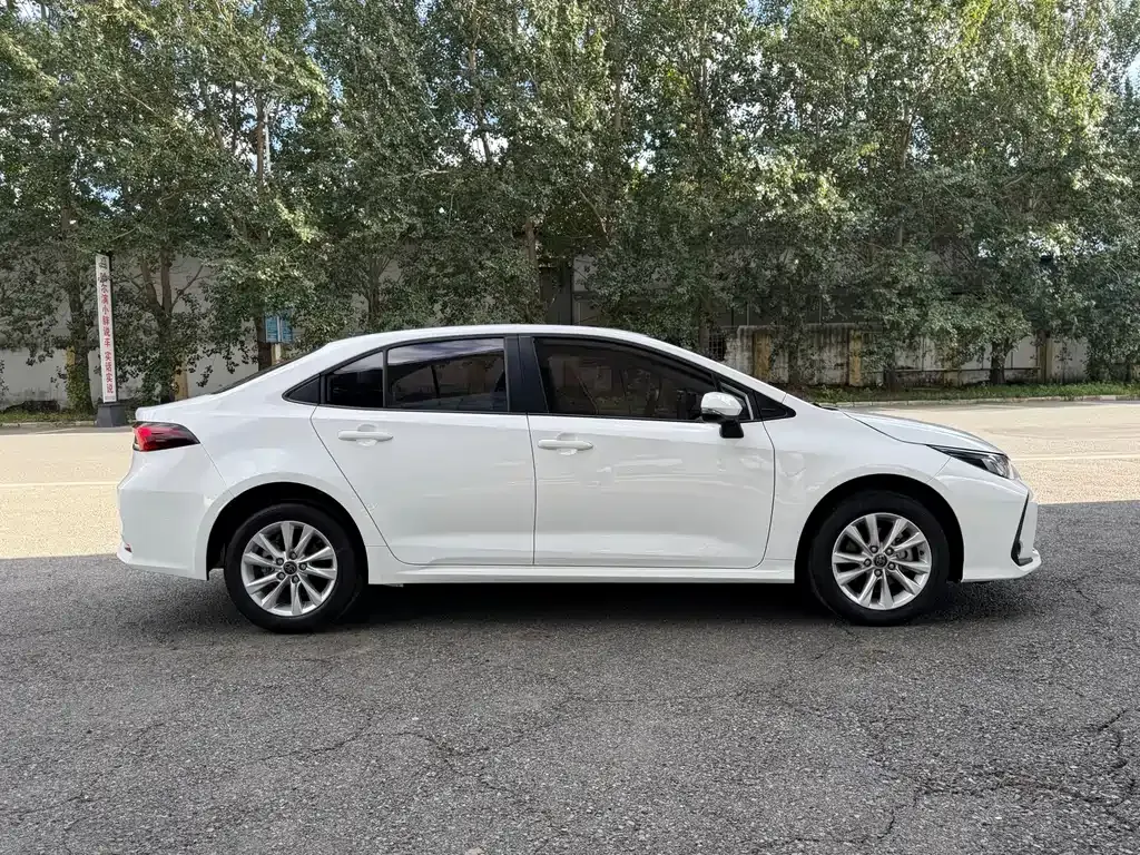 Toyota Corolla — фото 8