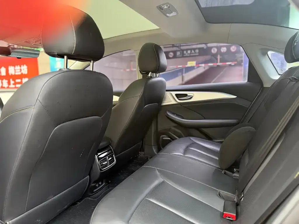 Roewe i6 MAX New Energy — фото 9