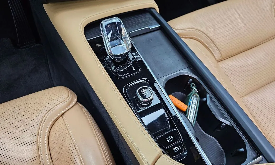Volvo XC90 — фото 10
