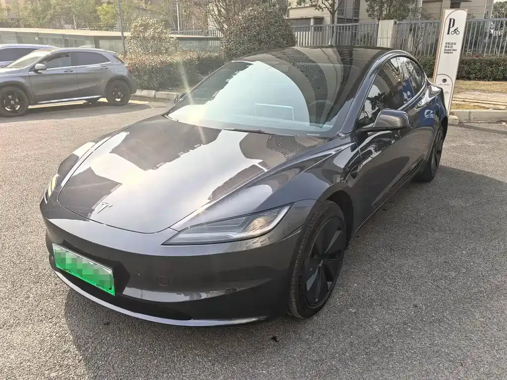 Tesla Model 3 — фото 1