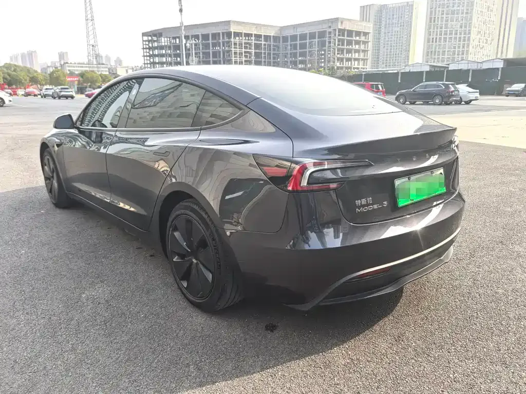 Tesla Model 3 — фото 4