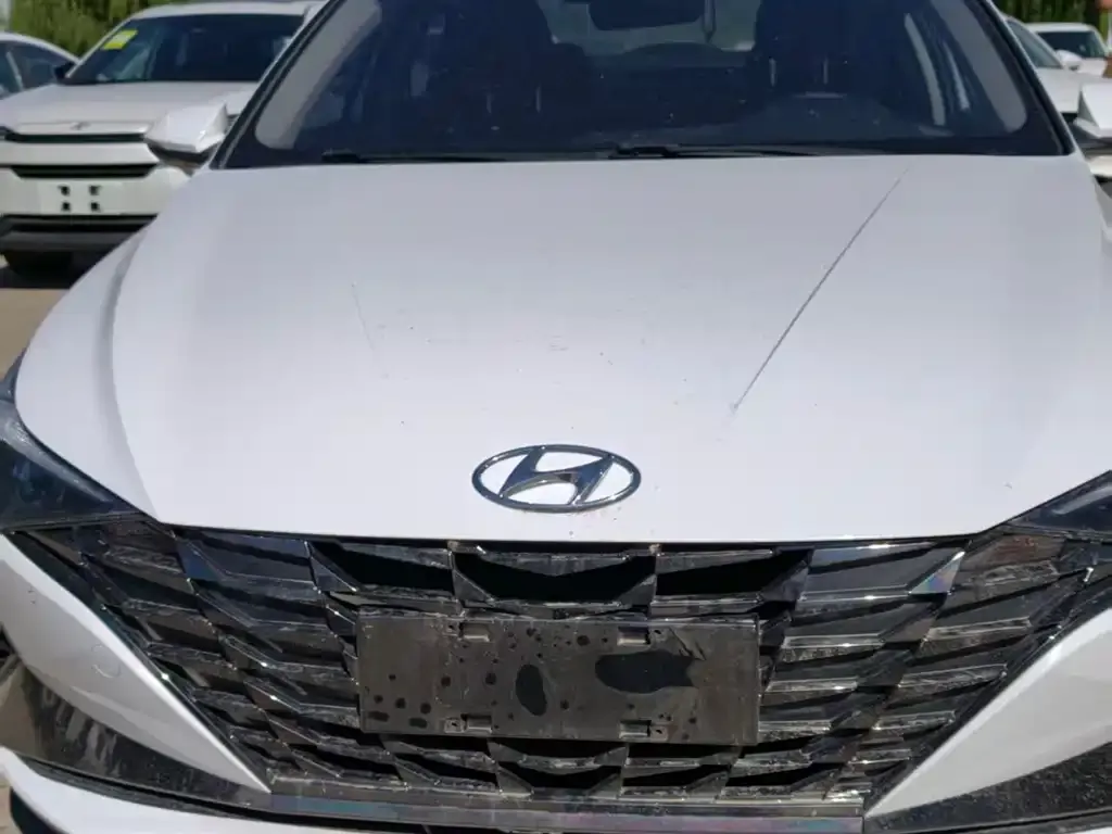 Hyundai Elantra — фото 1