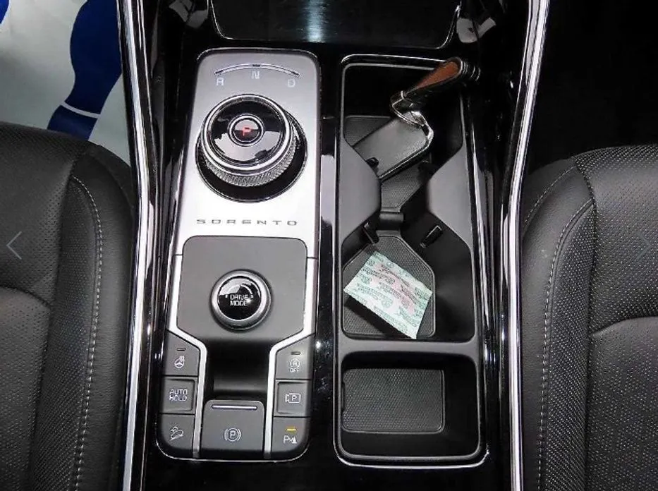 Kia Sorento — фото 9