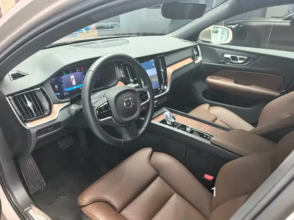 Volvo S60 — фото 10