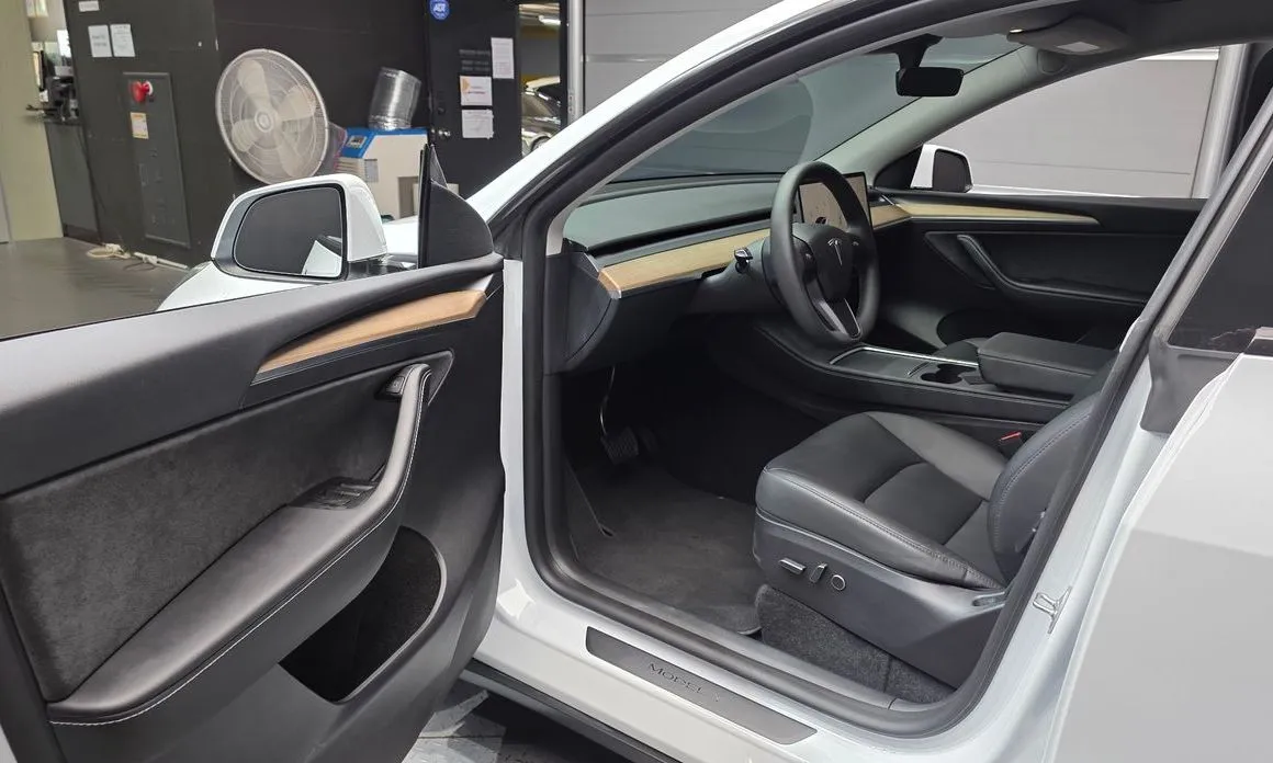 Tesla Model Y — фото 9