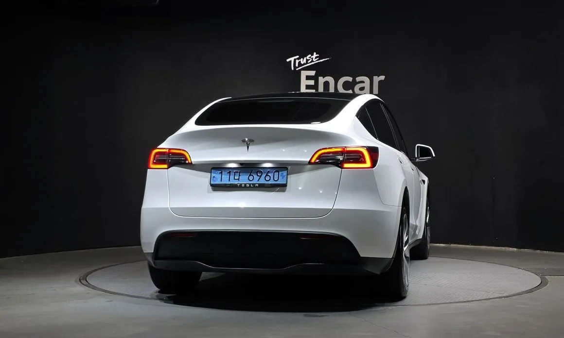 Tesla Model Y — фото 4