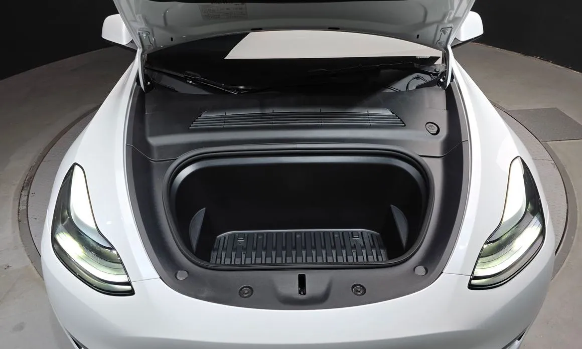 Tesla Model Y — фото 7