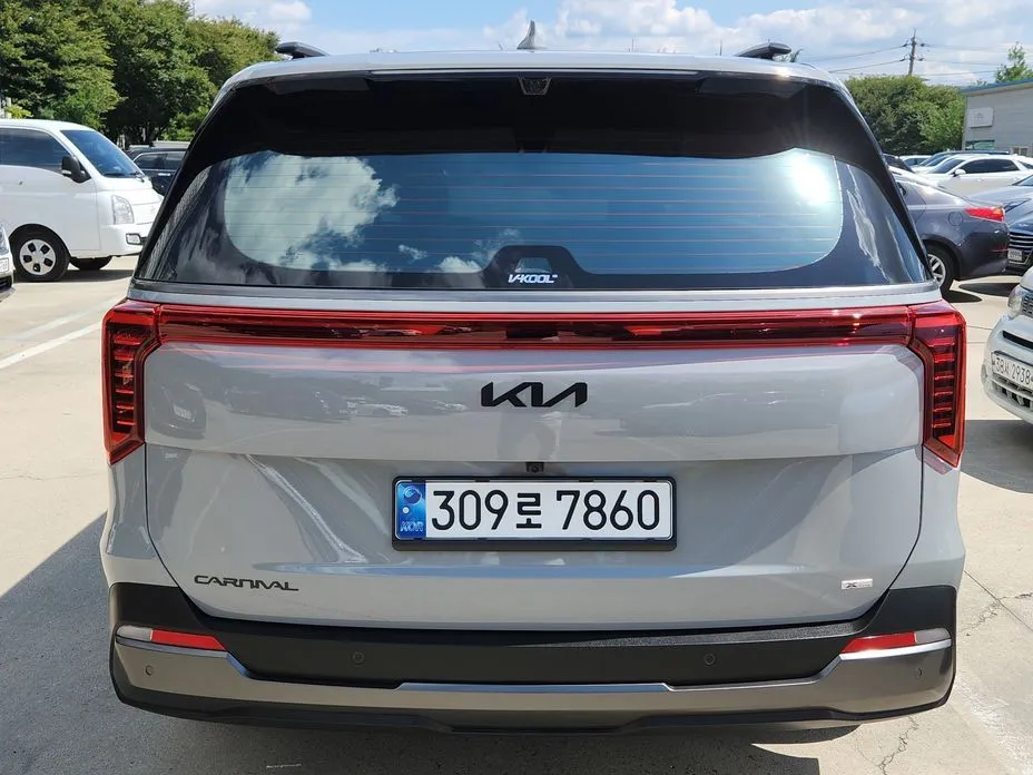Kia Carnival — фото 4