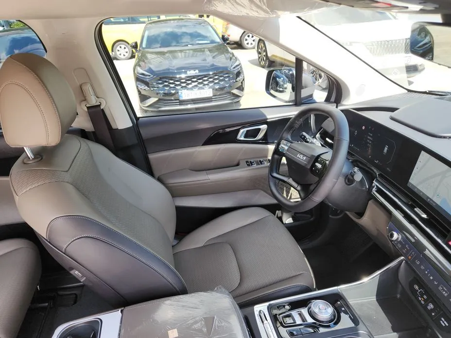 Kia Carnival — фото 10