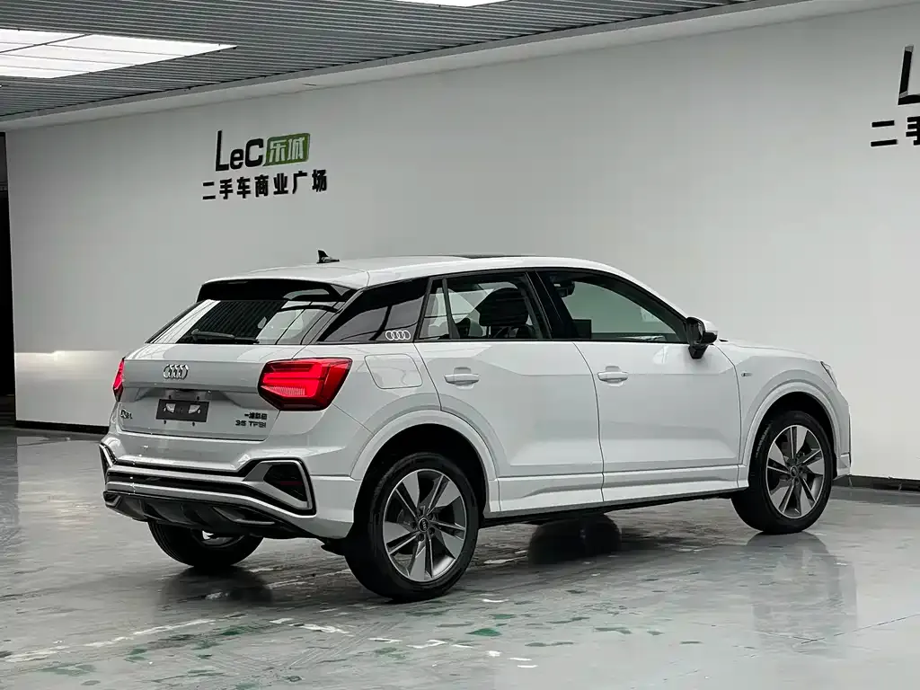 Audi Q2L — фото 4