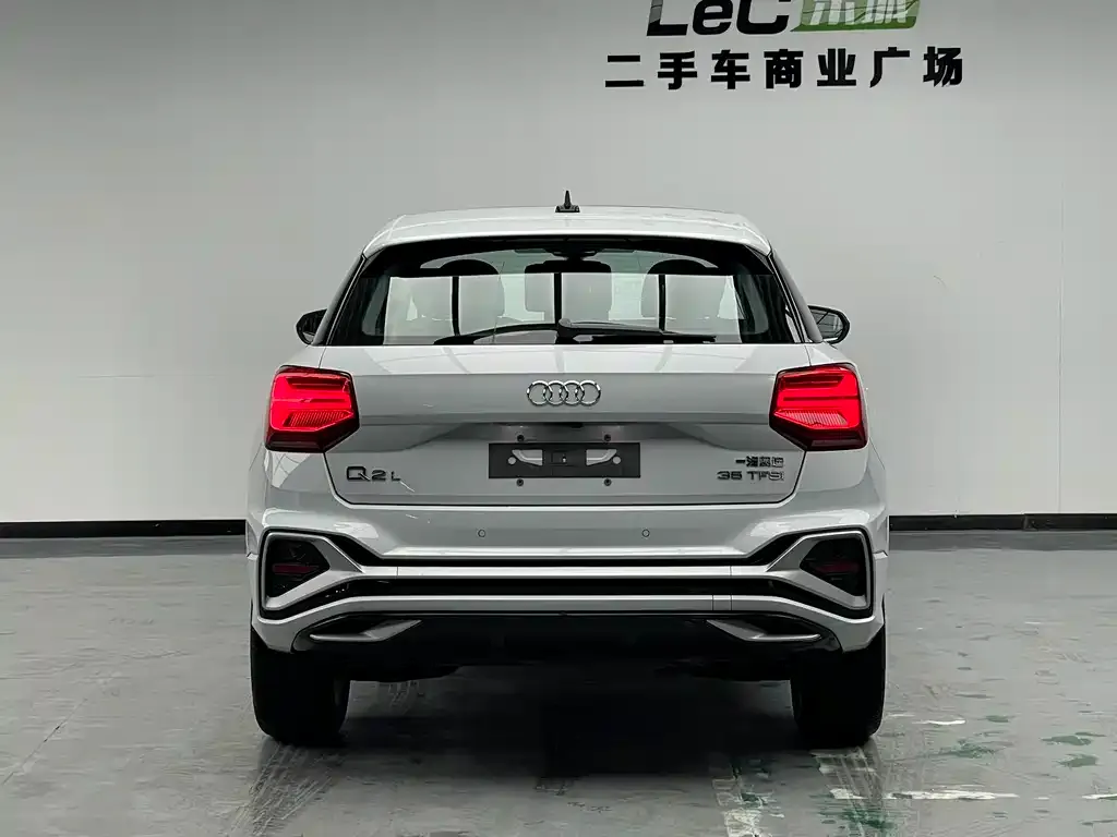 Audi Q2L — фото 7