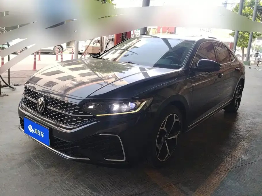 Volkswagen Passat — фото 1