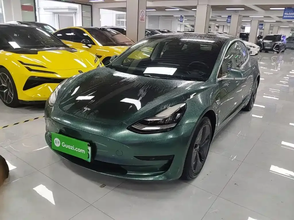 Tesla Model 3 — фото 1