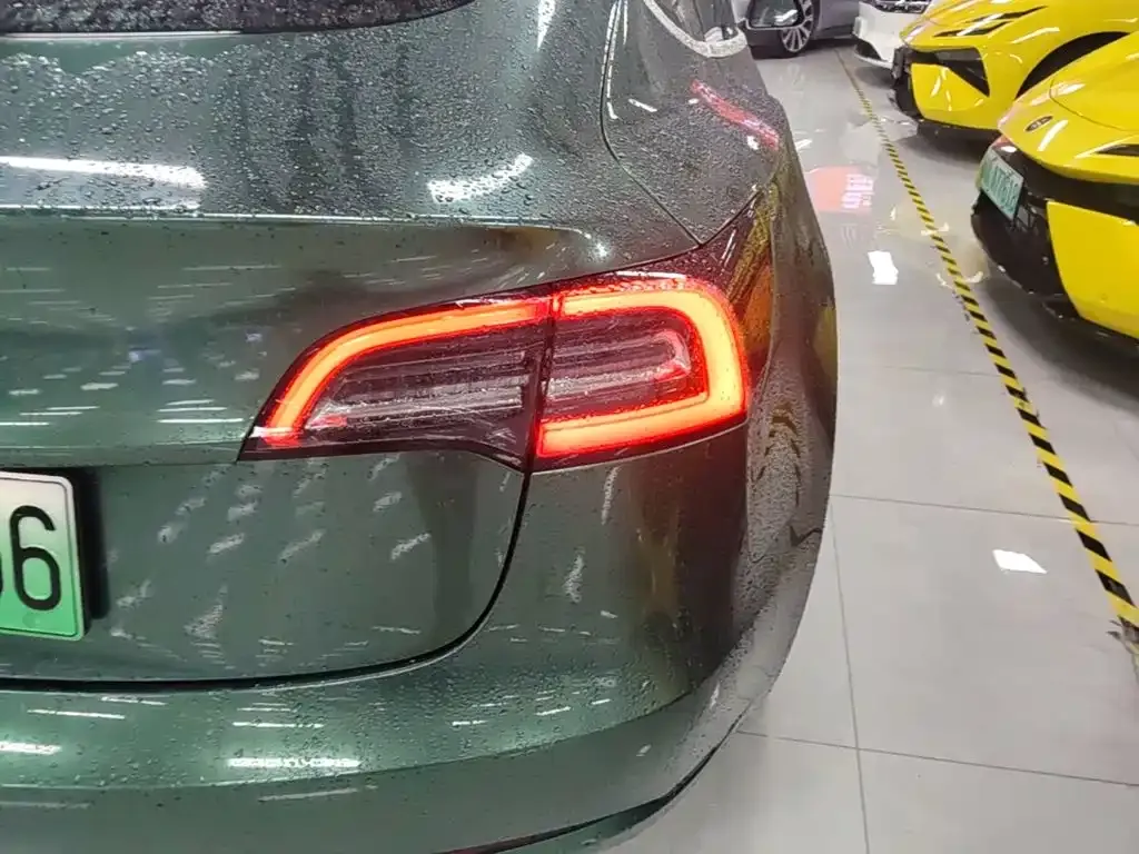 Tesla Model 3 — фото 9