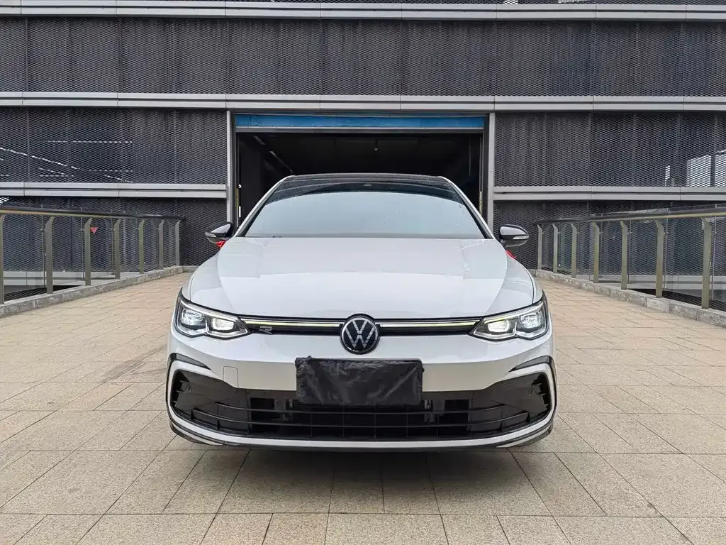 Volkswagen Golf — фото 1
