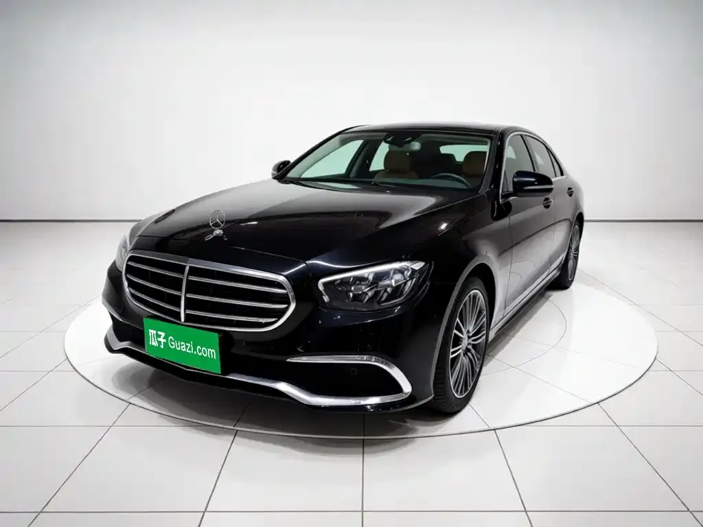 Mercedes-Benz E-Class — фото 1