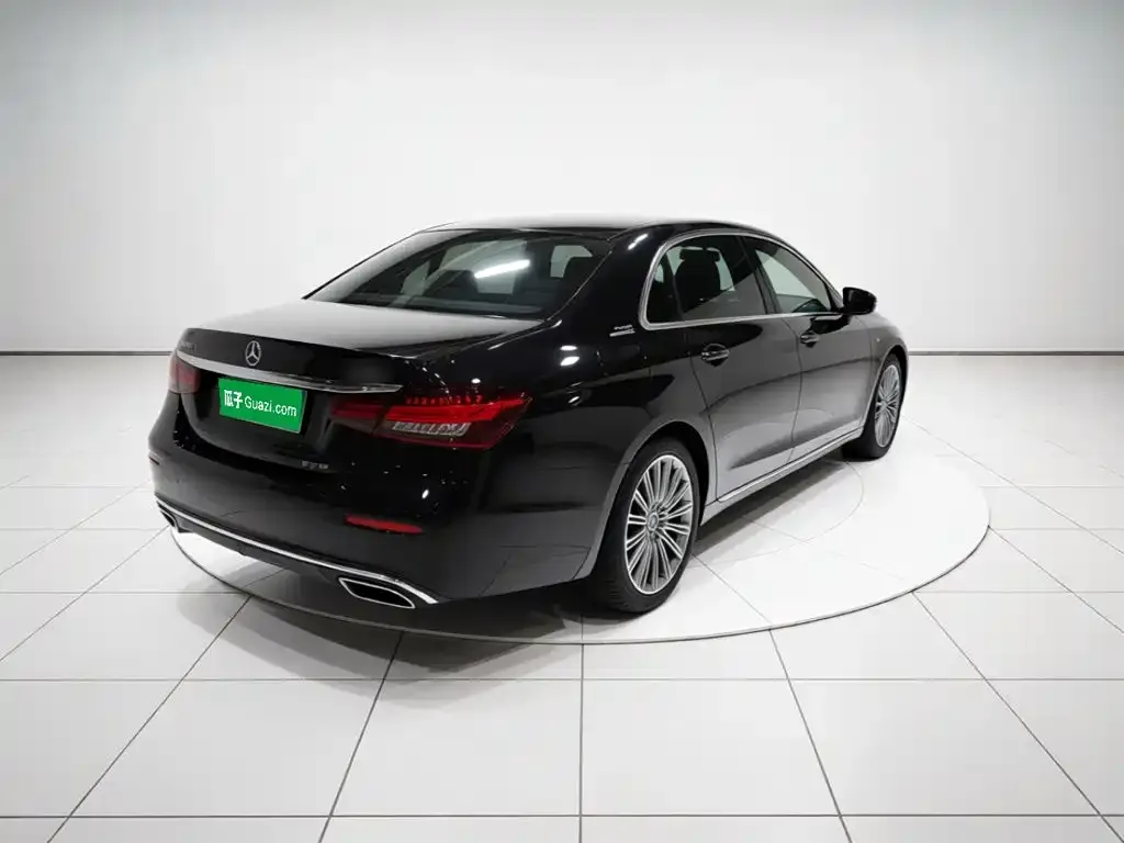 Mercedes-Benz E-Class — фото 2