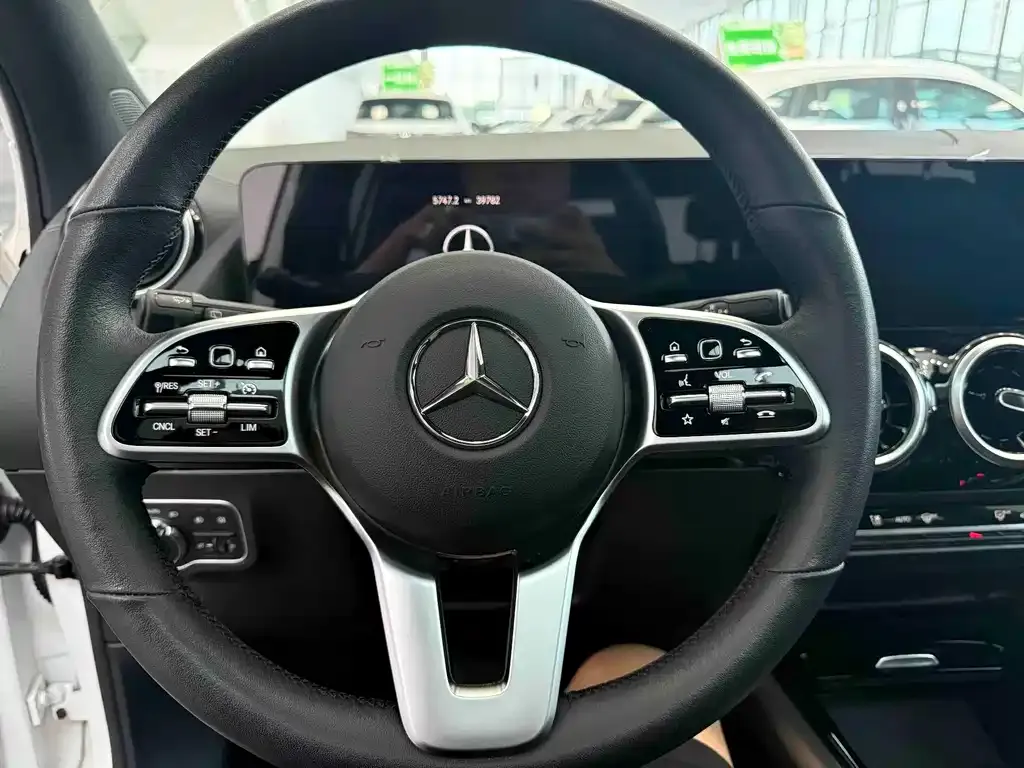 Mercedes-Benz GLA — фото 7