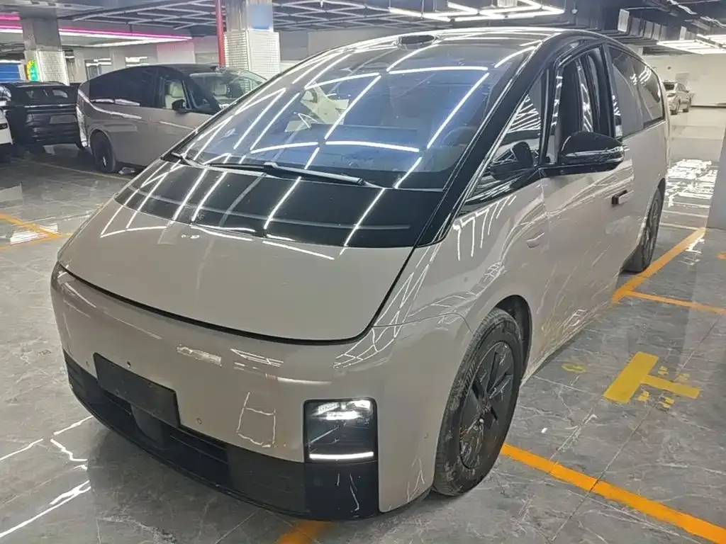 Li Auto MEGA — фото 7