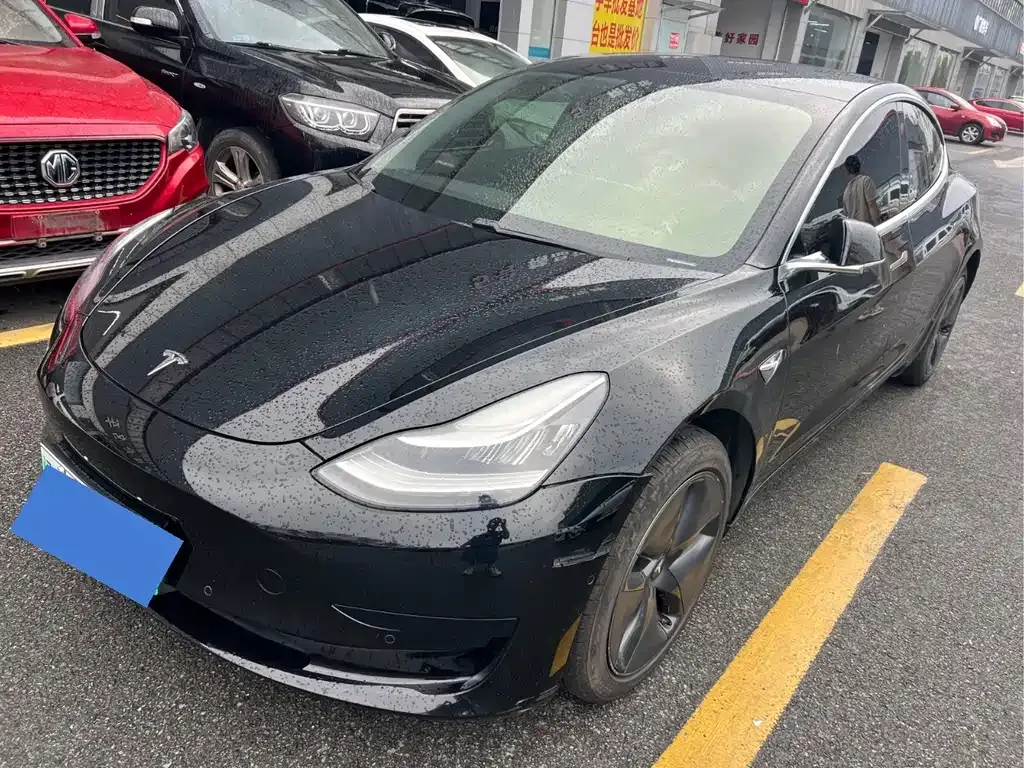 Tesla Model 3 — фото 1