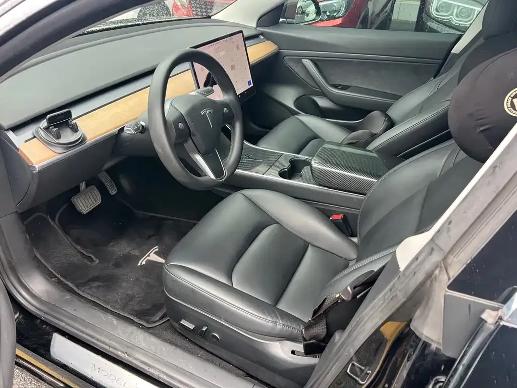 Tesla Model 3 — фото 3