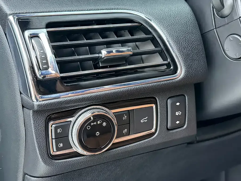 Lincoln Navigator — фото 9