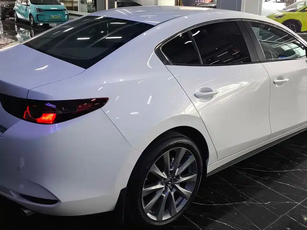 Mazda 3 Axela — фото 8