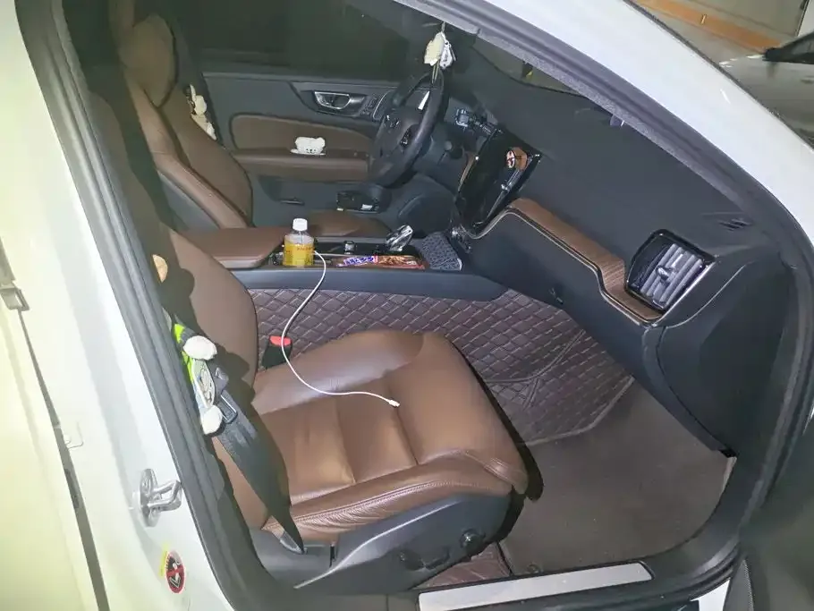 Volvo S60 — фото 10