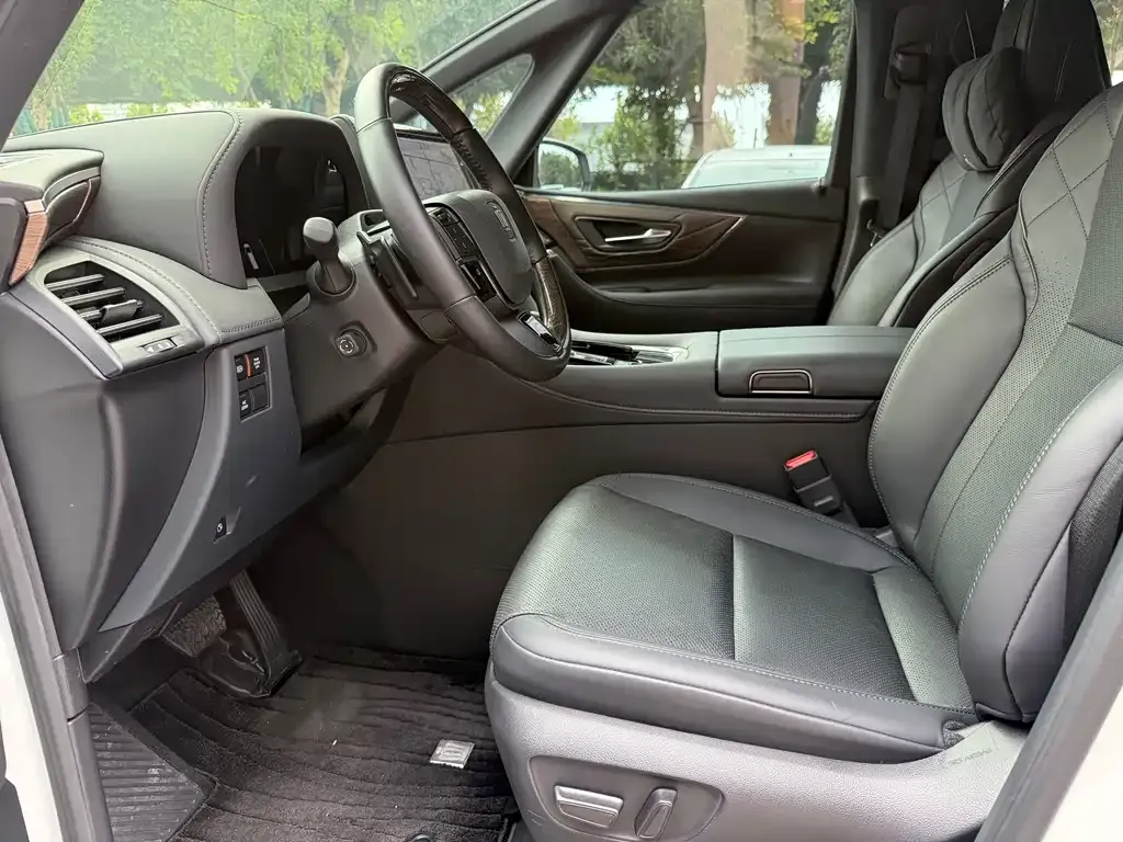 Toyota Vellfire — фото 2