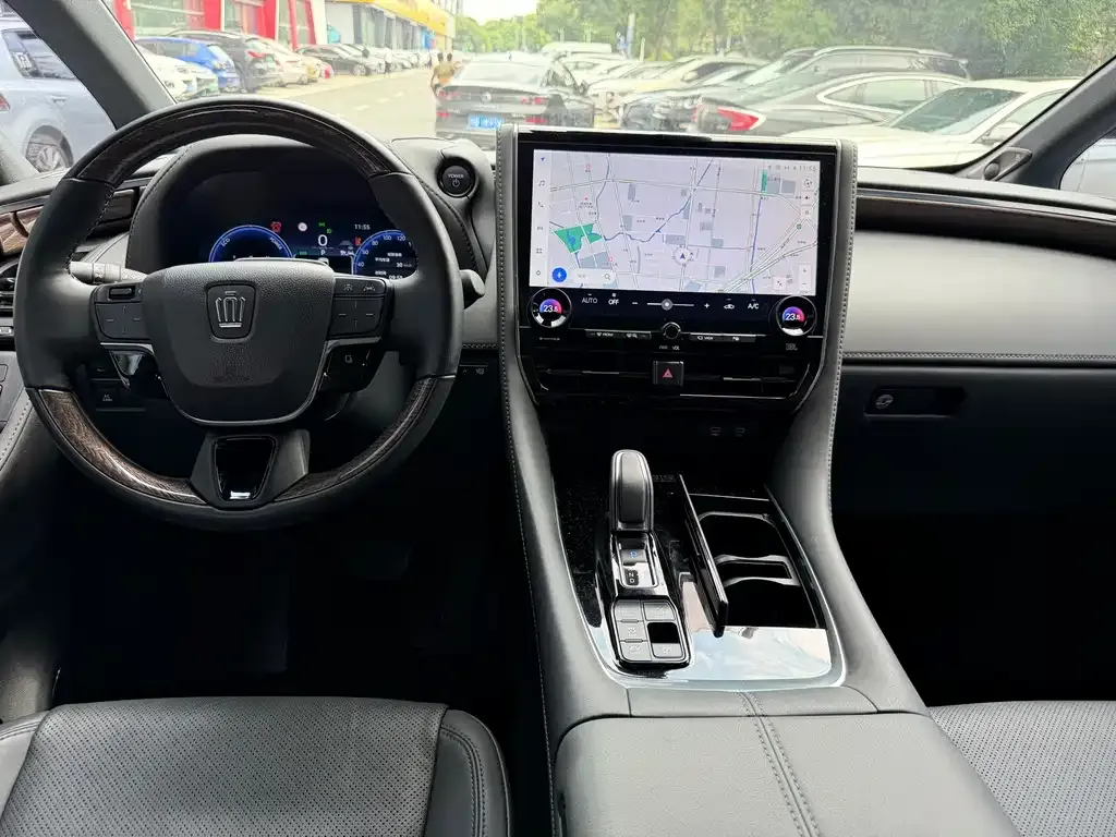 Toyota Vellfire — фото 3