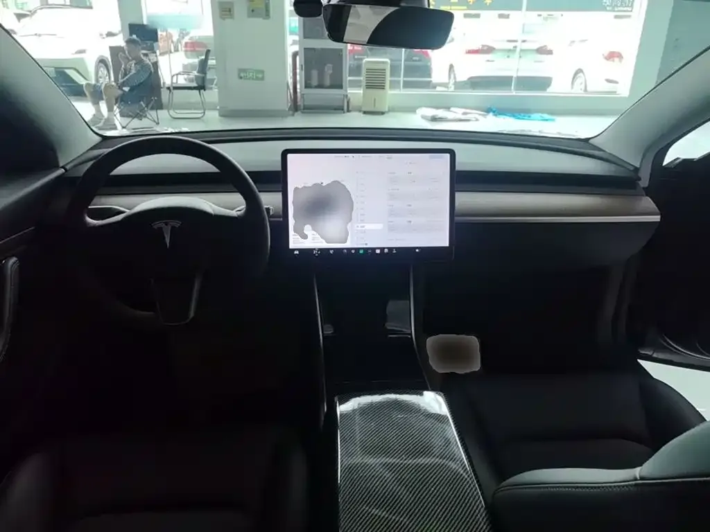 Tesla Model 3 — фото 4