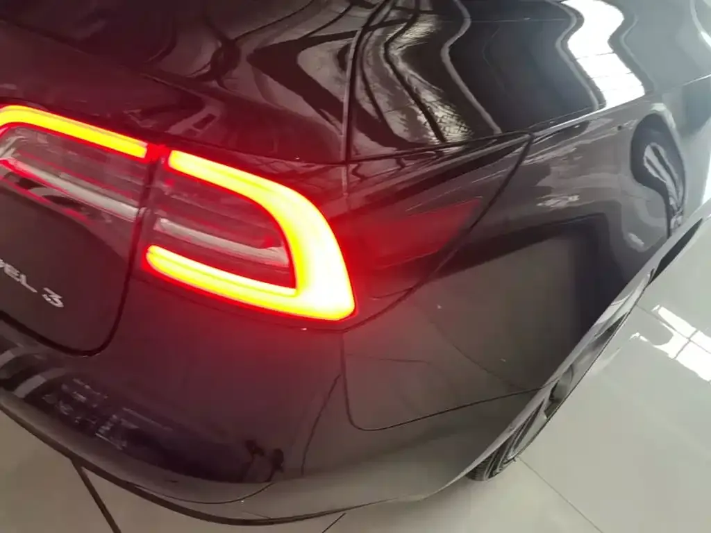 Tesla Model 3 — фото 5