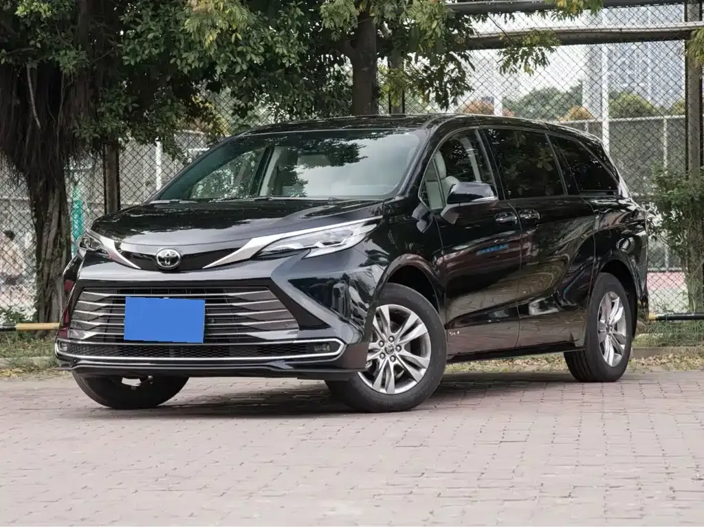 Toyota Sienna — фото 1