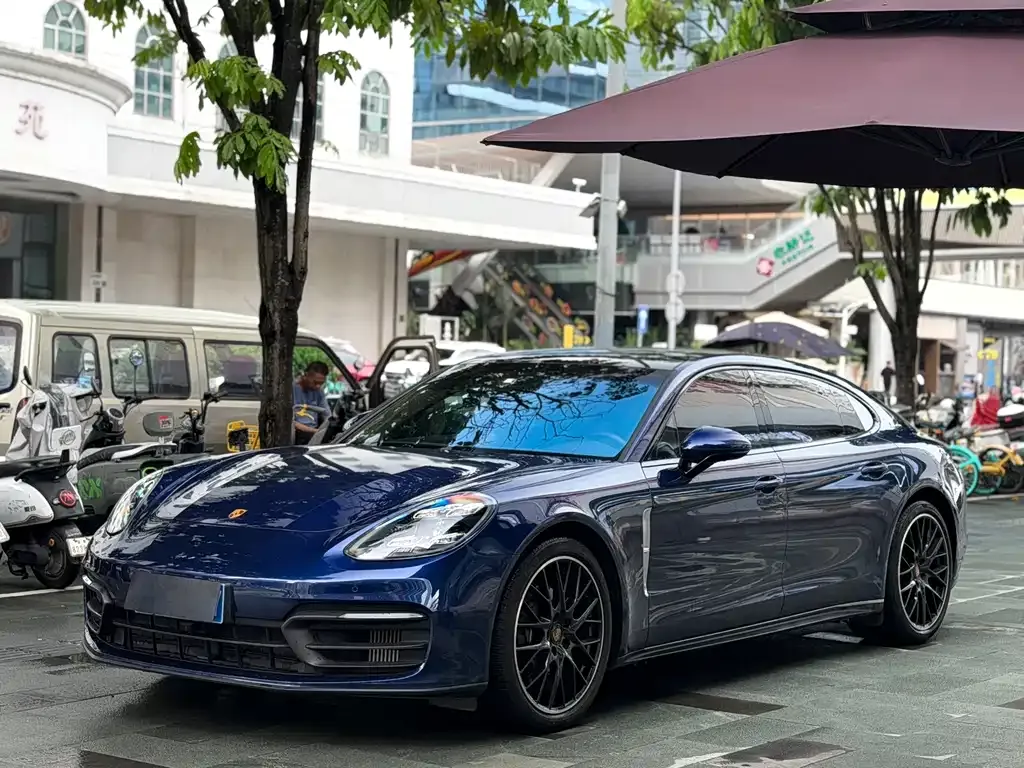 Porsche Panamera — фото 1