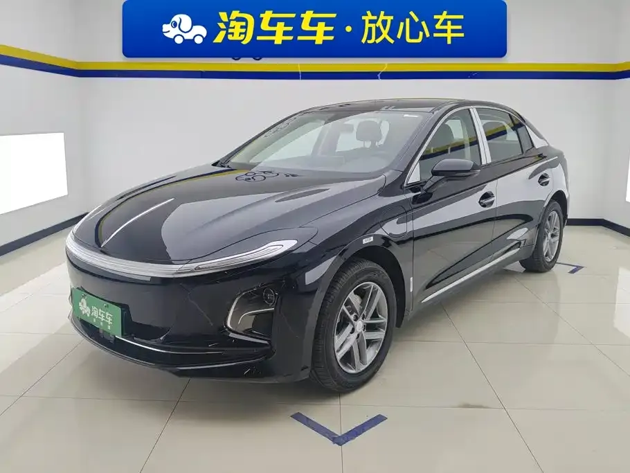 Hongqi E-QM5 — фото 1